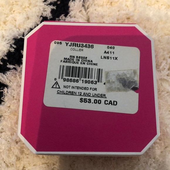 🆕 NIB Juicy Couture cupcake necklace - Picture 3 of 3